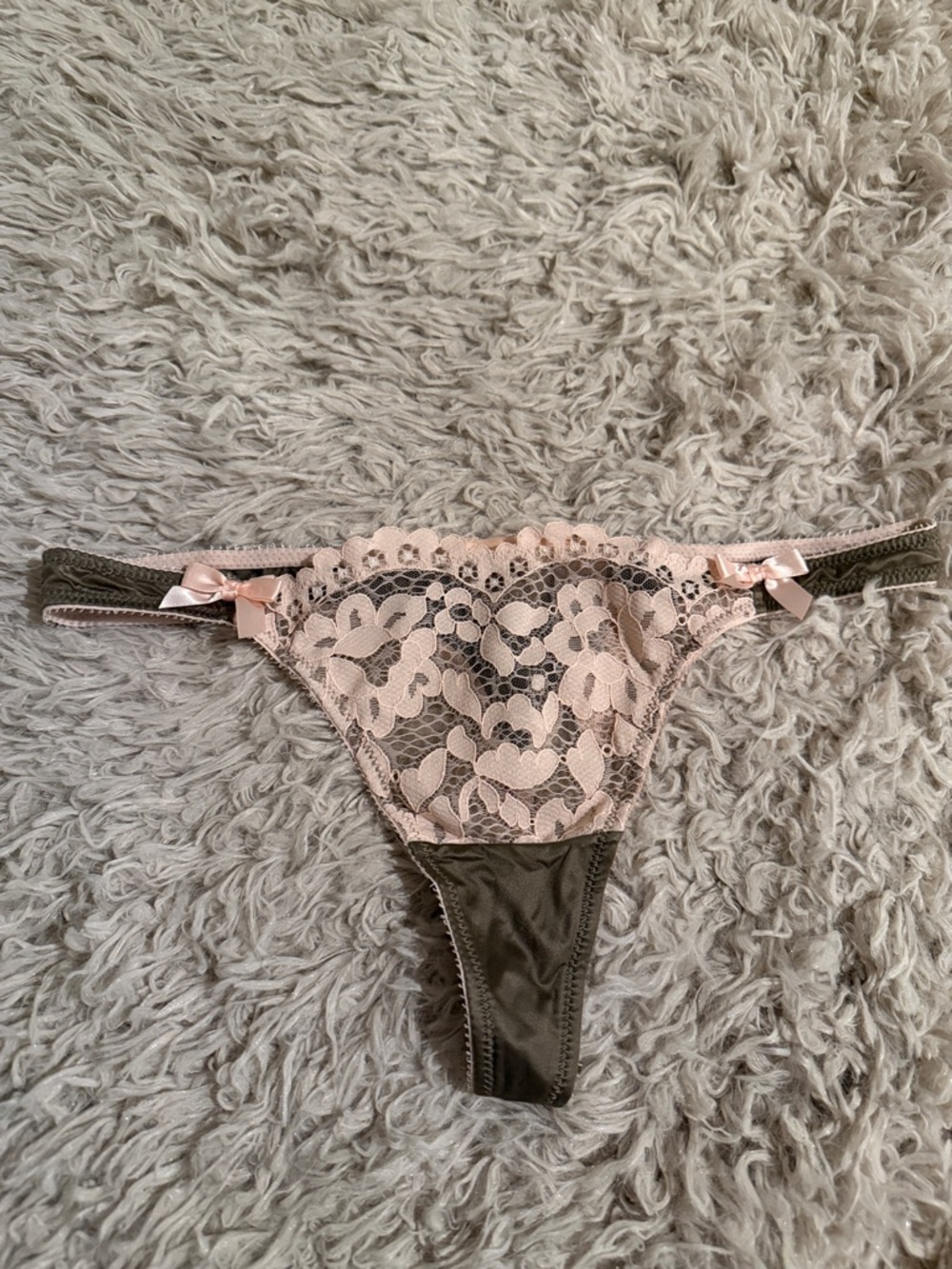NWT VICTORIA'S SECRET S TAUPE BLUSH FLORAL LACE V STRING PANTIES VTG